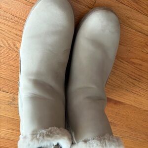 BareTraps Fuzzy Cream Boots